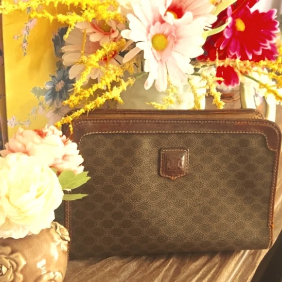 🔥CELINE Macadam Clutch - Picture 1 of 9